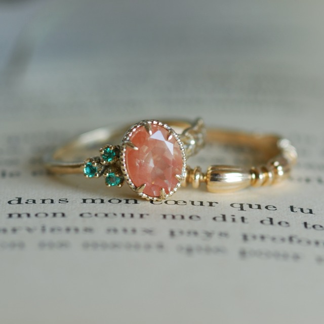 オレゴンサンストーン＆エメラルド  月桂樹モチーフのリング / K10YG 【１点限り】