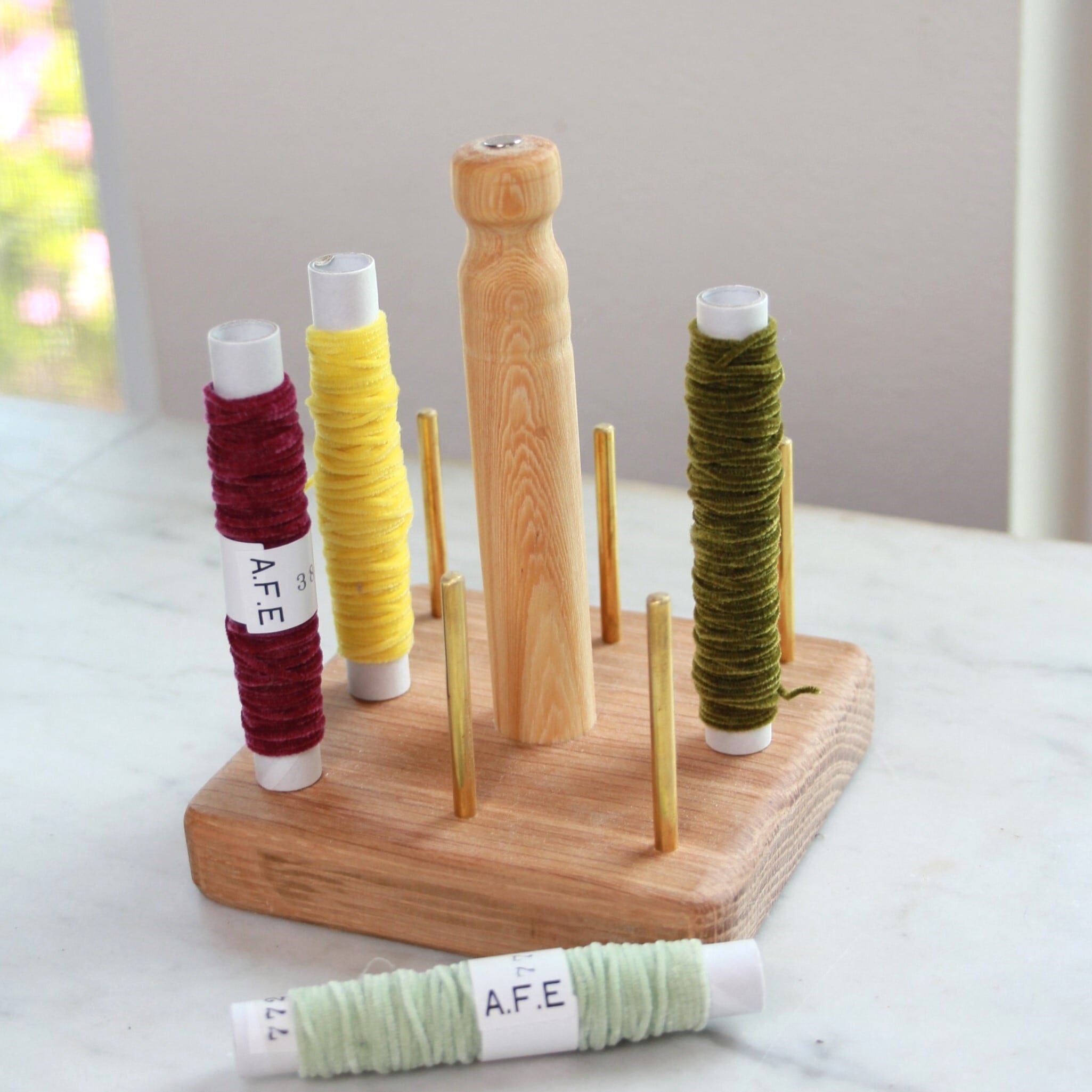 刺繍丸枠スタンド(Cモデル)【丸ハンドル装着 ＆2種のグリップ付属