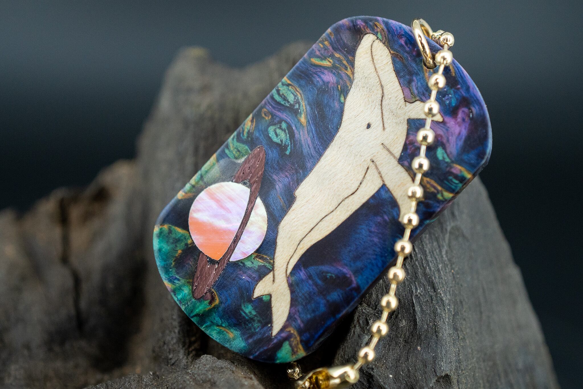 【カナダの象徴】ハードメープル 瘤杢 スタビライズウッド ドッグタグ 象嵌 勇魚と惑星