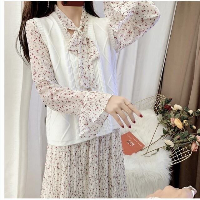 人気完売品✨ソブ　ロングワンピース　プリーツ　花柄　リボンベルト　シフォン　長袖 人気完売品✨ソブ ロングワンピース プリーツ 花柄 リボンベルト