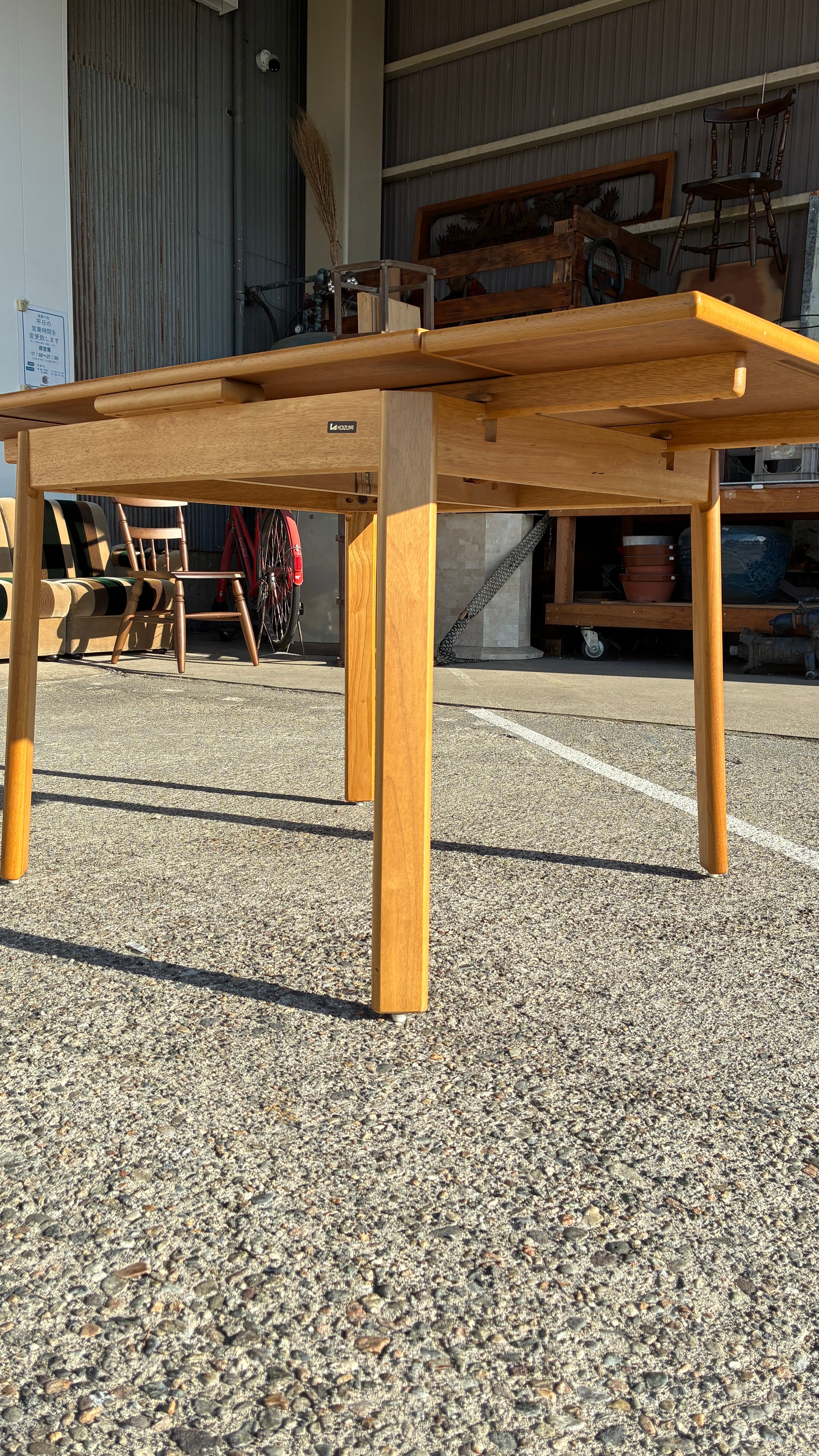 つい伸ばしたくなるKOIZUMIのエクステンションテーブル | ROKA STYLE