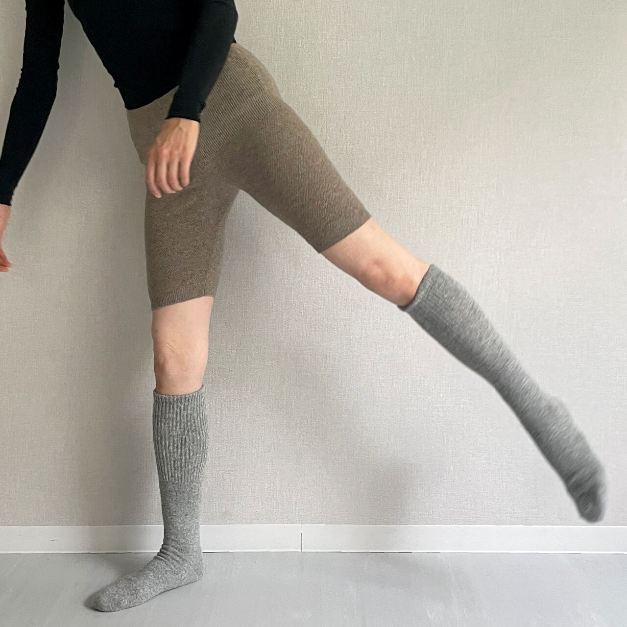 ウールのハイソックス／毛100％タイプ｜グレー | 空飛ぶ羊 BASE