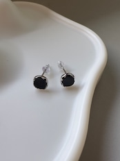 ブラックスクエアピアス