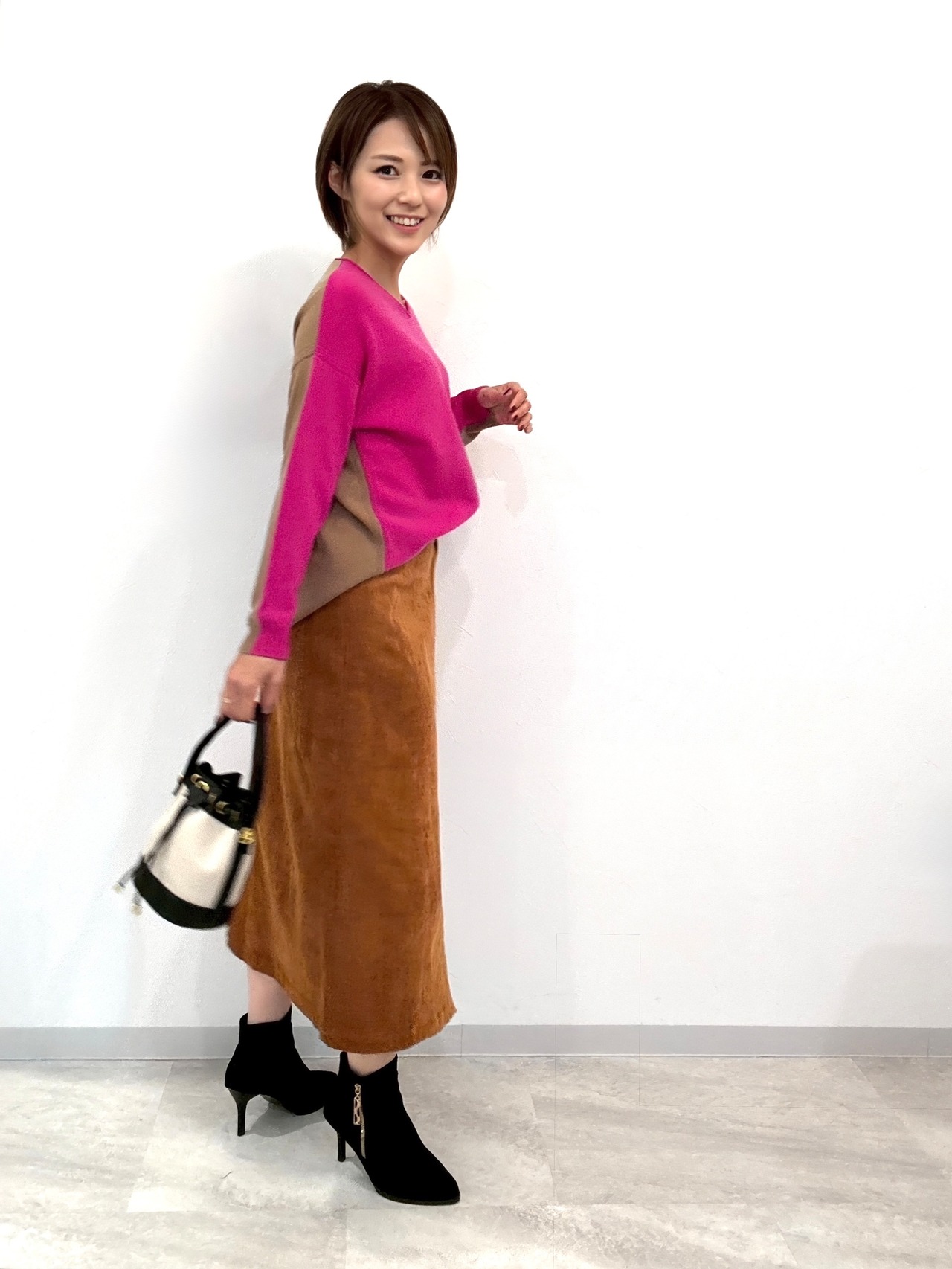 カシミヤ100%Vネックセーター