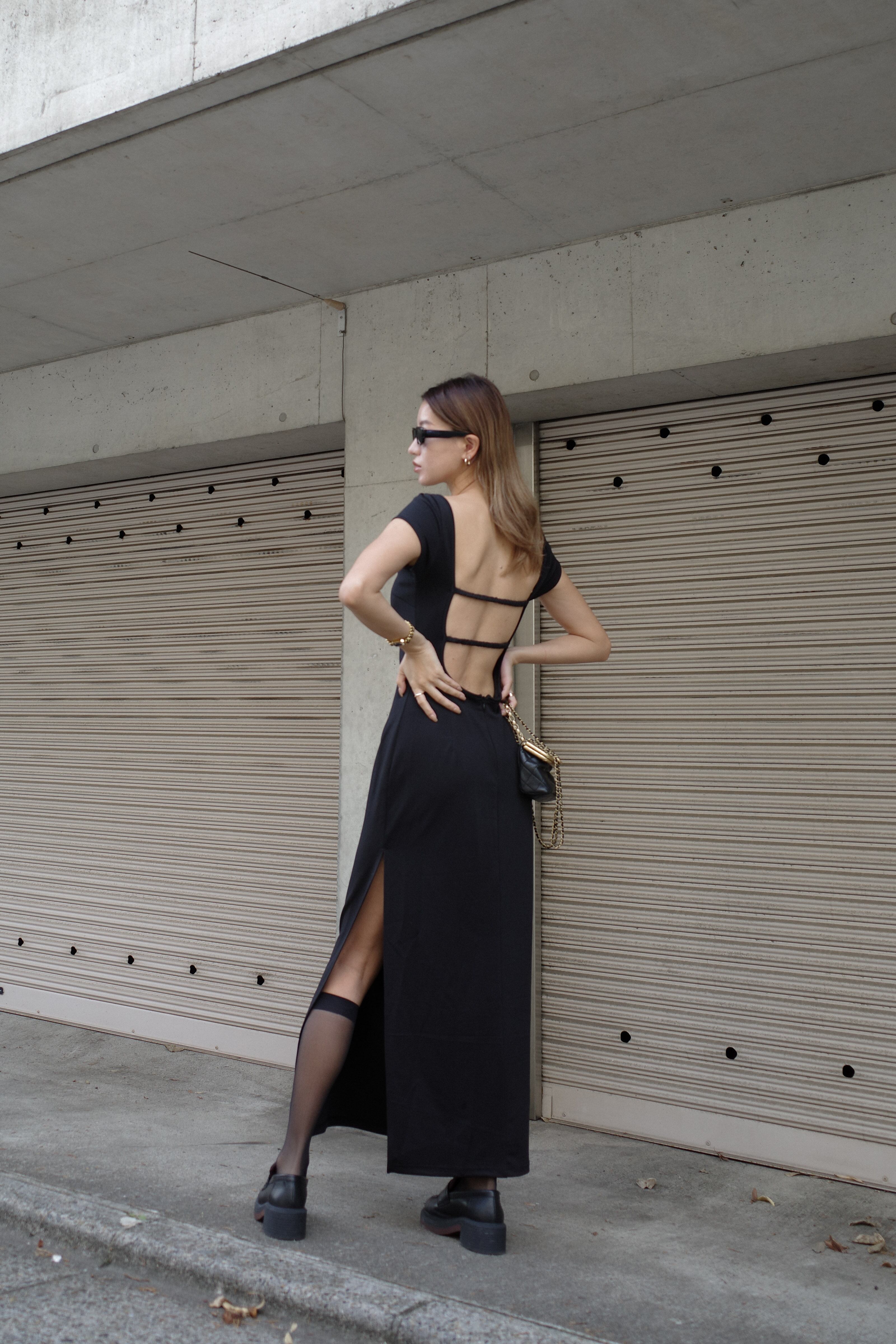 バックオープン スリットロングワンピース