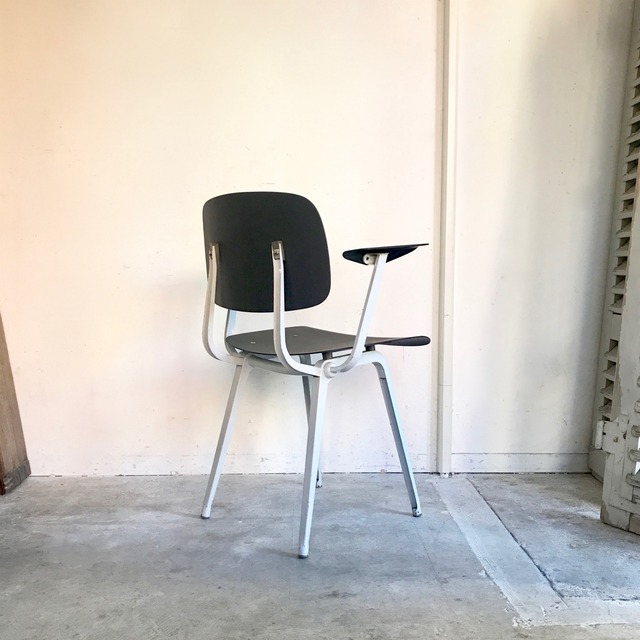 Algebraïsch Badkamer Gelach リボルトチェア Revolt Arm Chair by Friso Kramer for Ahrend de cirkel 1960's /  Ciranol Mat Blk オランダ | Couscous Furniture