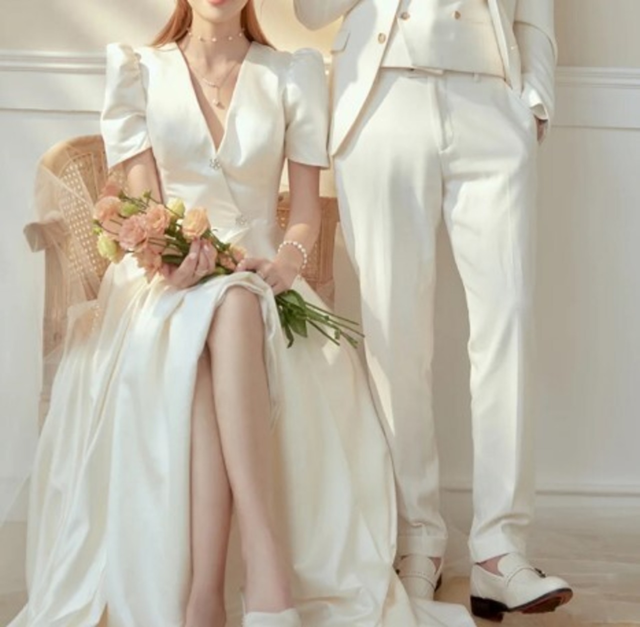 エレガント ウエディングドレス ホワイト ロング 深Vネック 細見え  