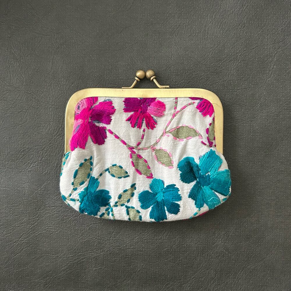 がま口刺繍ポーチ F | アジアの手仕事雑貨cocowa