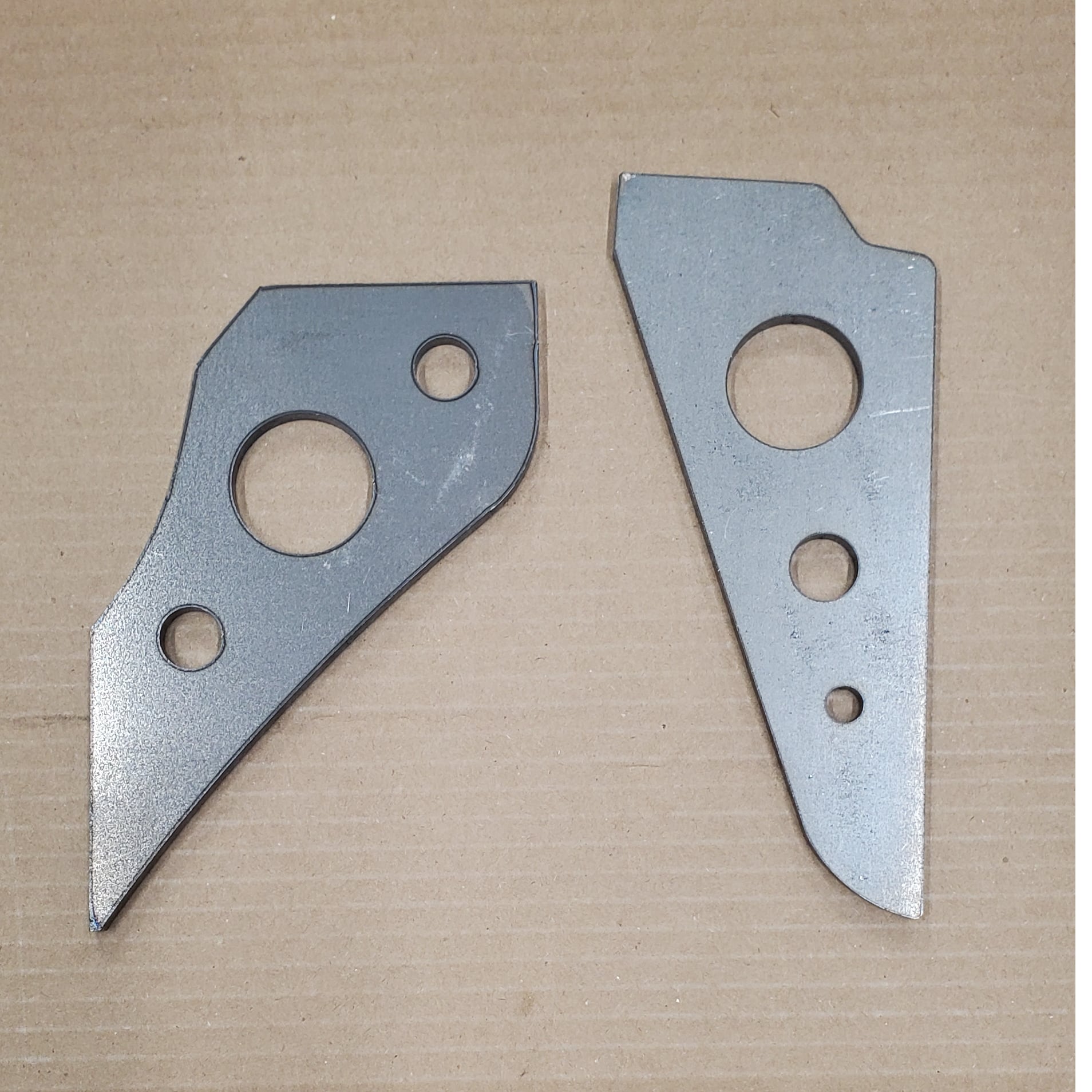 サイステンレスラテラルロッドブラケット補強プレートJB64、74用 (リア