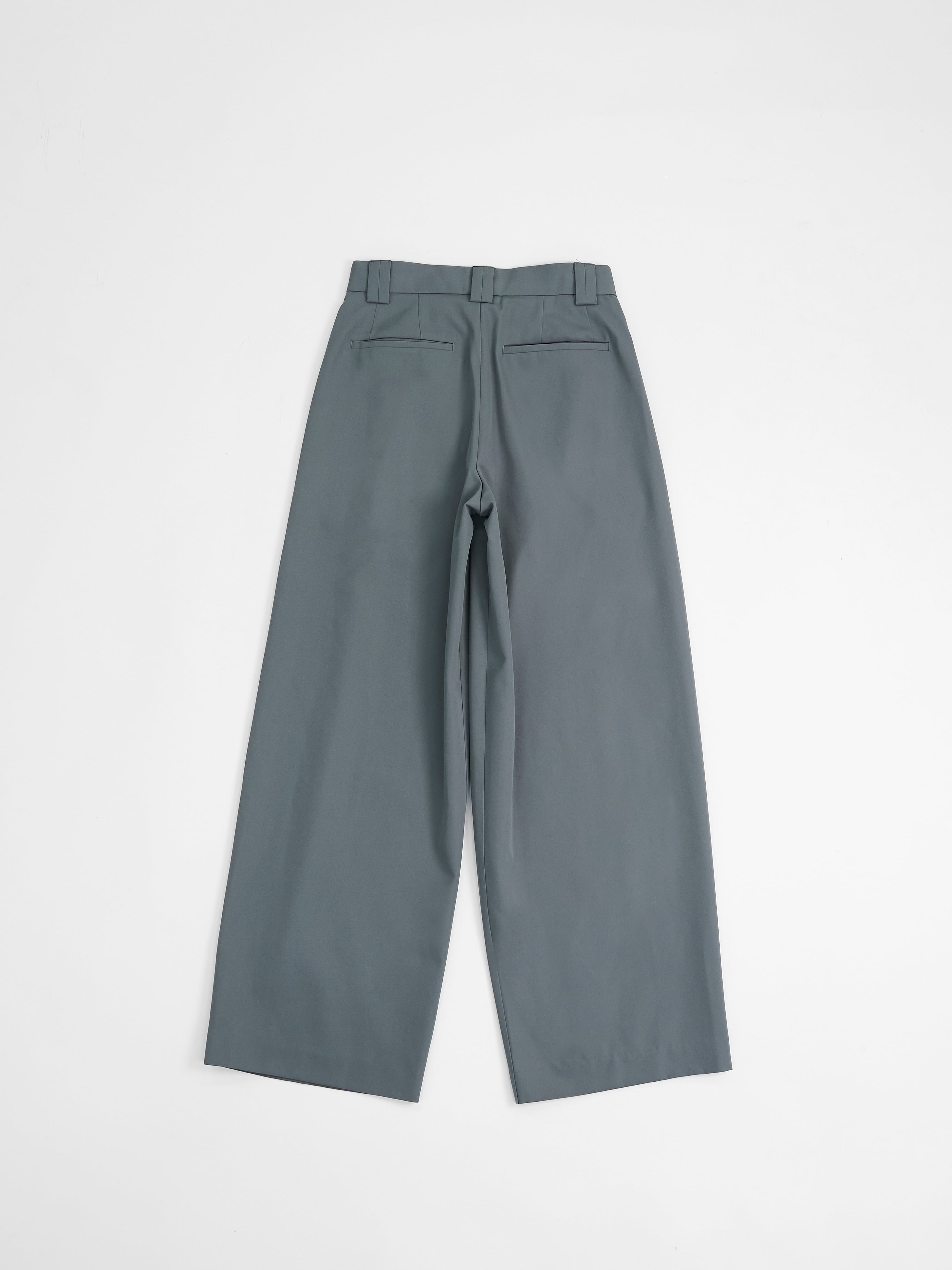 HEAVY WOOL GABARDINE BOX TUCK TROUSERS【SMOKE】 | lapiis