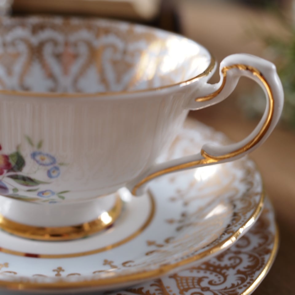 英国パラゴン 金彩果実文 フルーツ絵柄トリオ ブルー カップ＆ソーサー