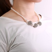 デザイン性に富んだネックレス！淡水パールメタルボールネックレス ne1112