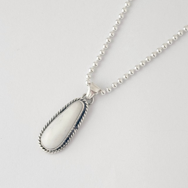 《Indian Jewelry 》ホワイトバッファロー スリム ドロップ ネックレス (チェーン オプション)