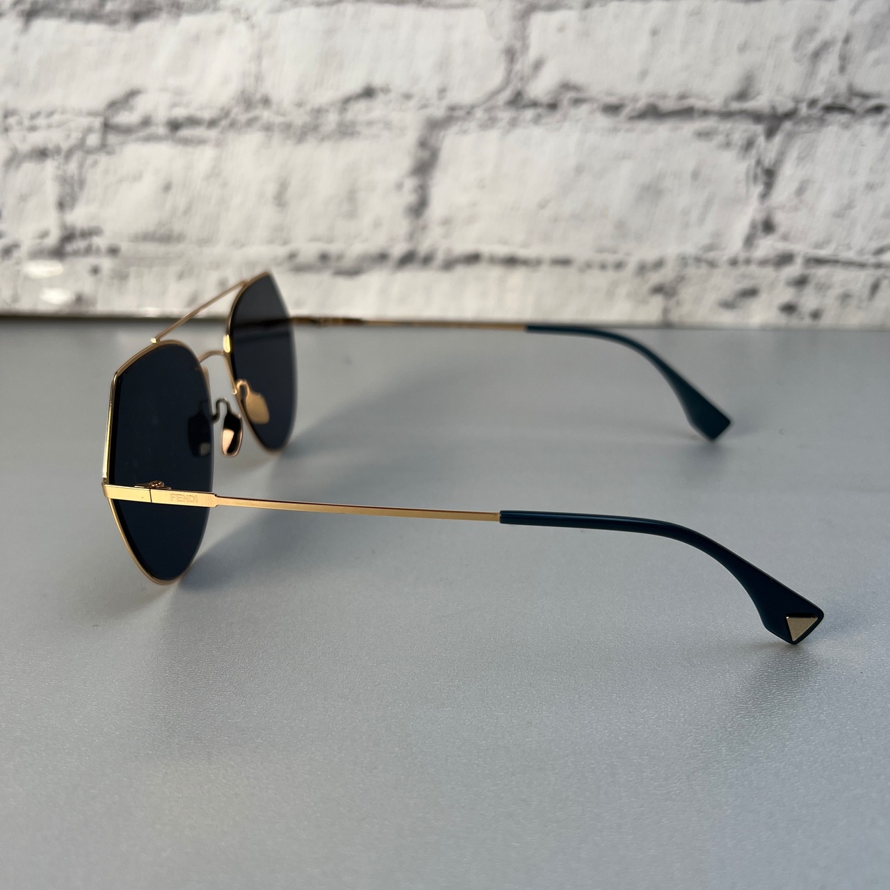 【最終処分SALE】FENDI フェンディ サングラス ブラックケース付き A-8873