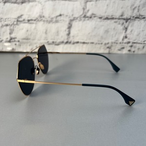 【最終処分SALE】FENDI フェンディ サングラス ブラックケース付き A-8873