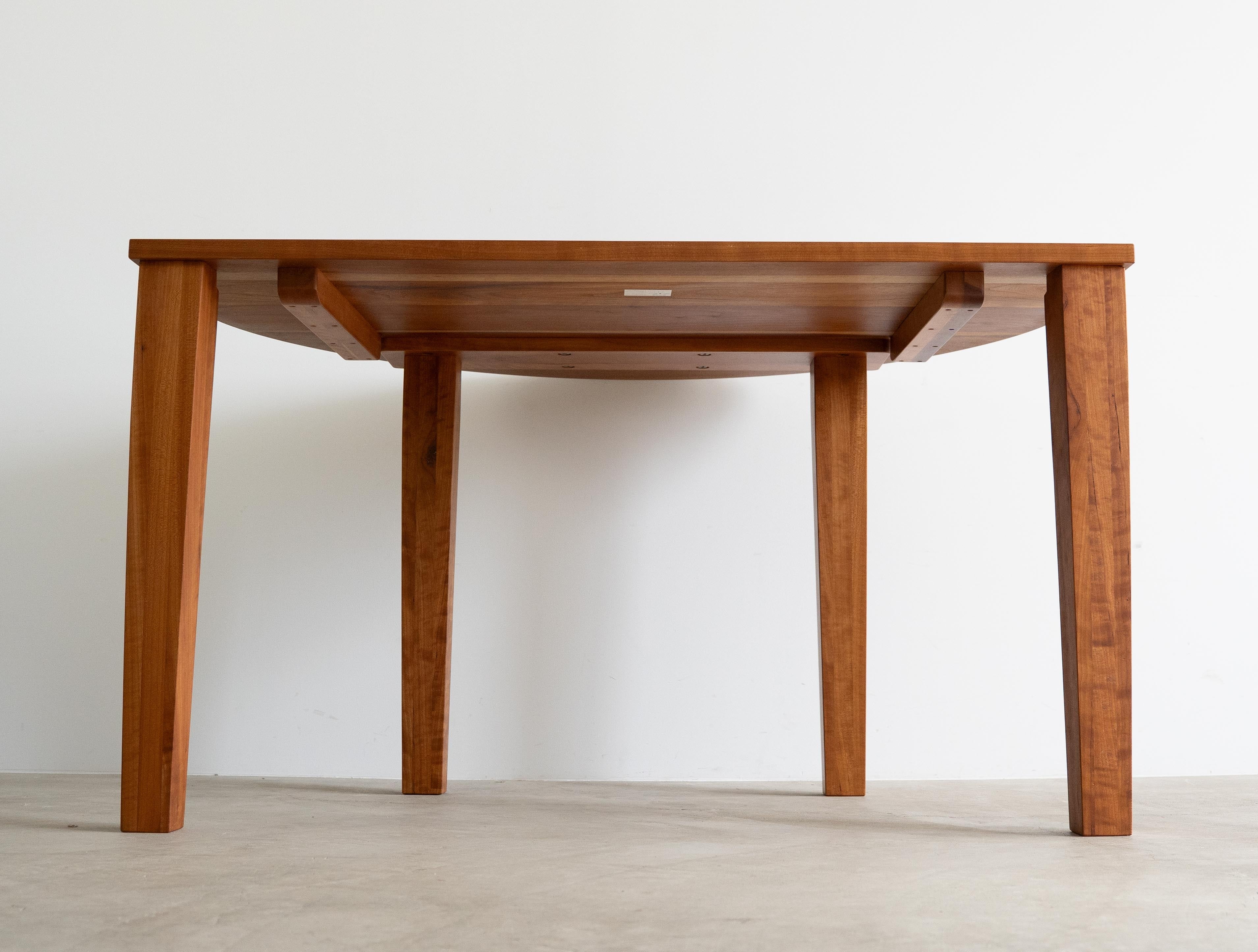 チェリー無垢材 半円ダイニングテーブル | fismic