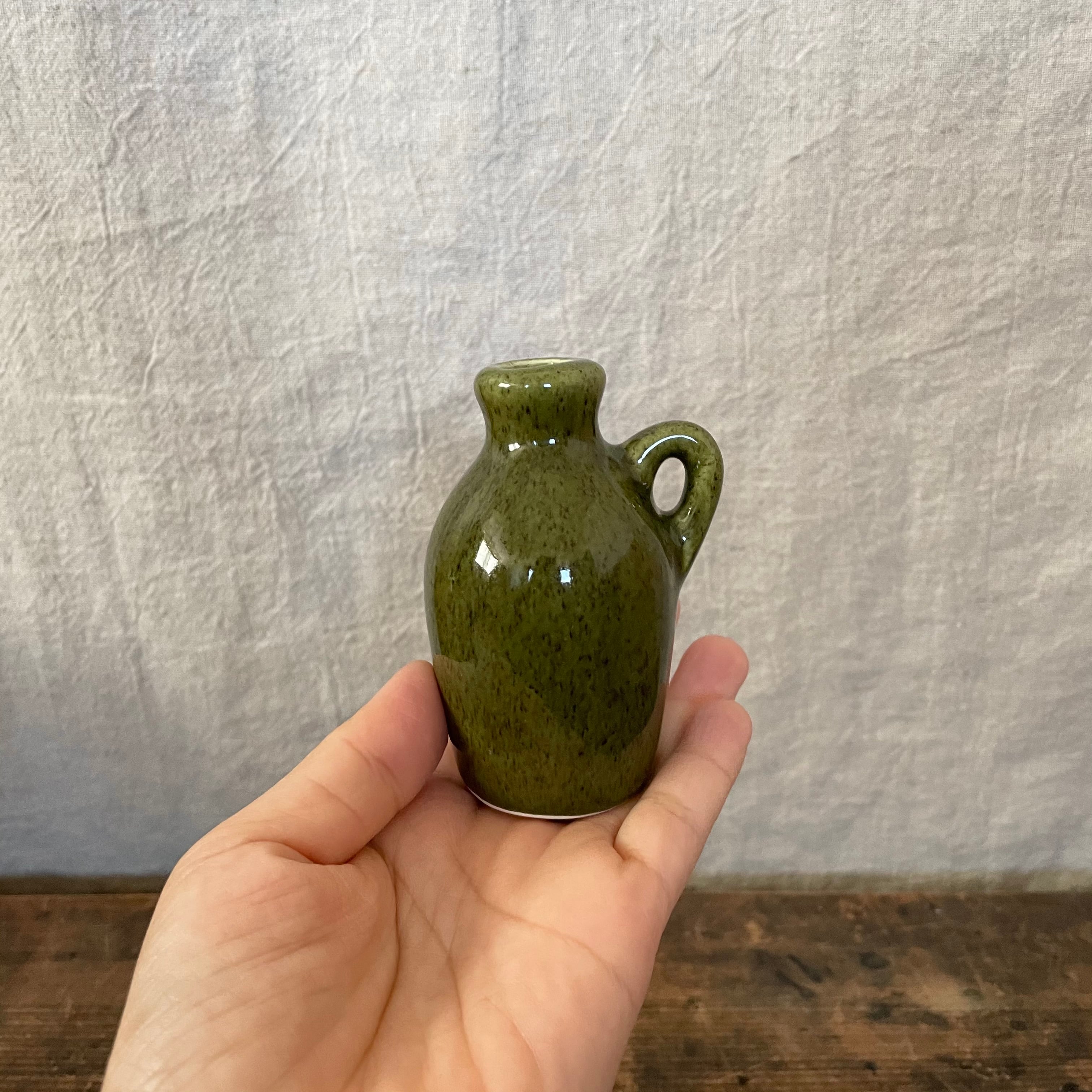 緑色の一輪挿し