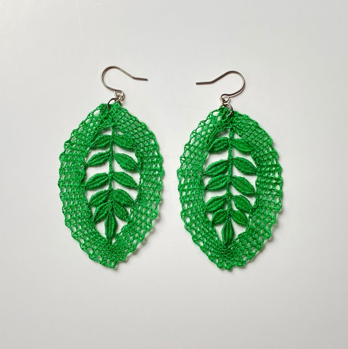 手編みレースアクセサリー】ピアス& イヤリング ボビンレース リーフ