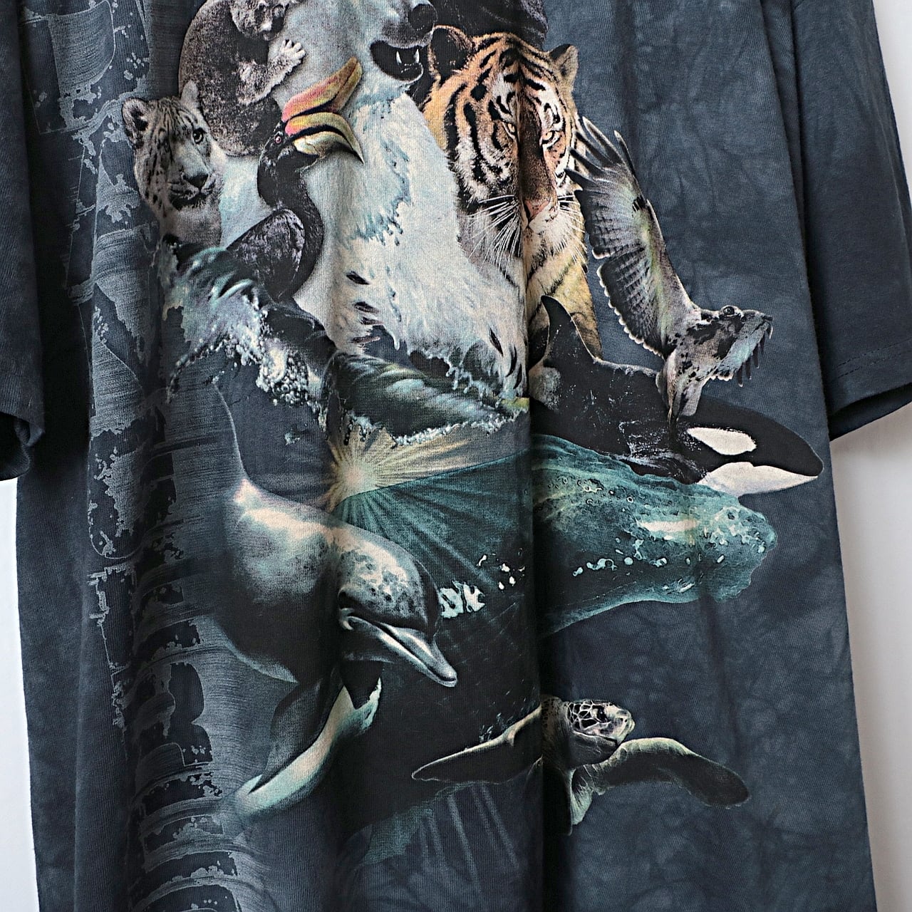 00s the mountain 絶滅危惧 アニマル 柄 Tシャツ 古着 used 00s the mountain 絶滅危惧 アニマル 柄 Tシャツ 古着 used