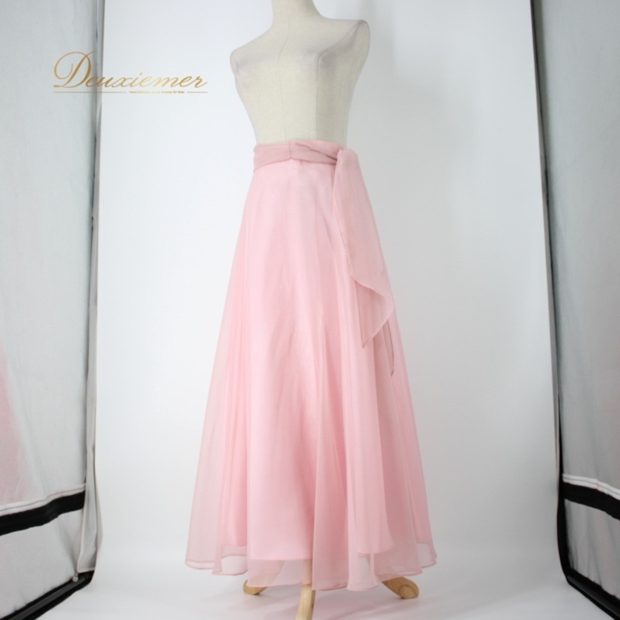 社交ダンス 衣装 スタンダード スカート レッスンウェア 練習着 オールシーズン 住商オットー ピンク系 無地 シンプル ロングスカート シンプル ポリエステル 春色 92.5cm ウエスト33cm ファスナー仕様 伸縮性無し フェミニン かわいい ドレスアップ 軽やか 上品 べリーダンス 楽しい きれいな ピンク色 スタイルアップイベント 発表会 競技用 ランニングウェア 移動着