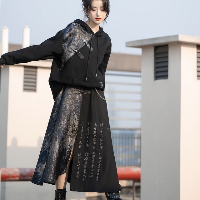 ゴスロリ通販 With U ゴシック ロリィタ フレアスカート チャイナ風 中華服 アシンメトリー 刺繍 スリット入り バックル PUレザー ストリート系 地雷女子
