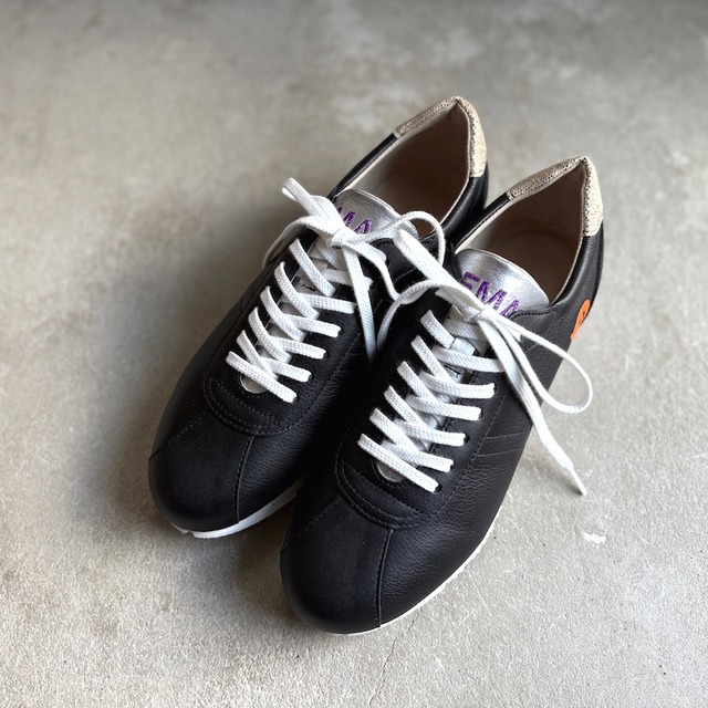 ハロウィン限定 カボチャ刺繍スニーカー｜ブラックレザー×ホワイトソール ユニセックス ギフトにも