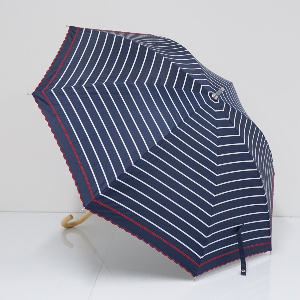 新品未使用 アクアスキュータム 刺繍 日傘 ネイビー 日傘 Aquascutum アクアスキュータム USED美品 イギリス