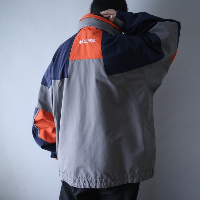 "Columbia" 3-tone good coloring over silhouette mountain jacket