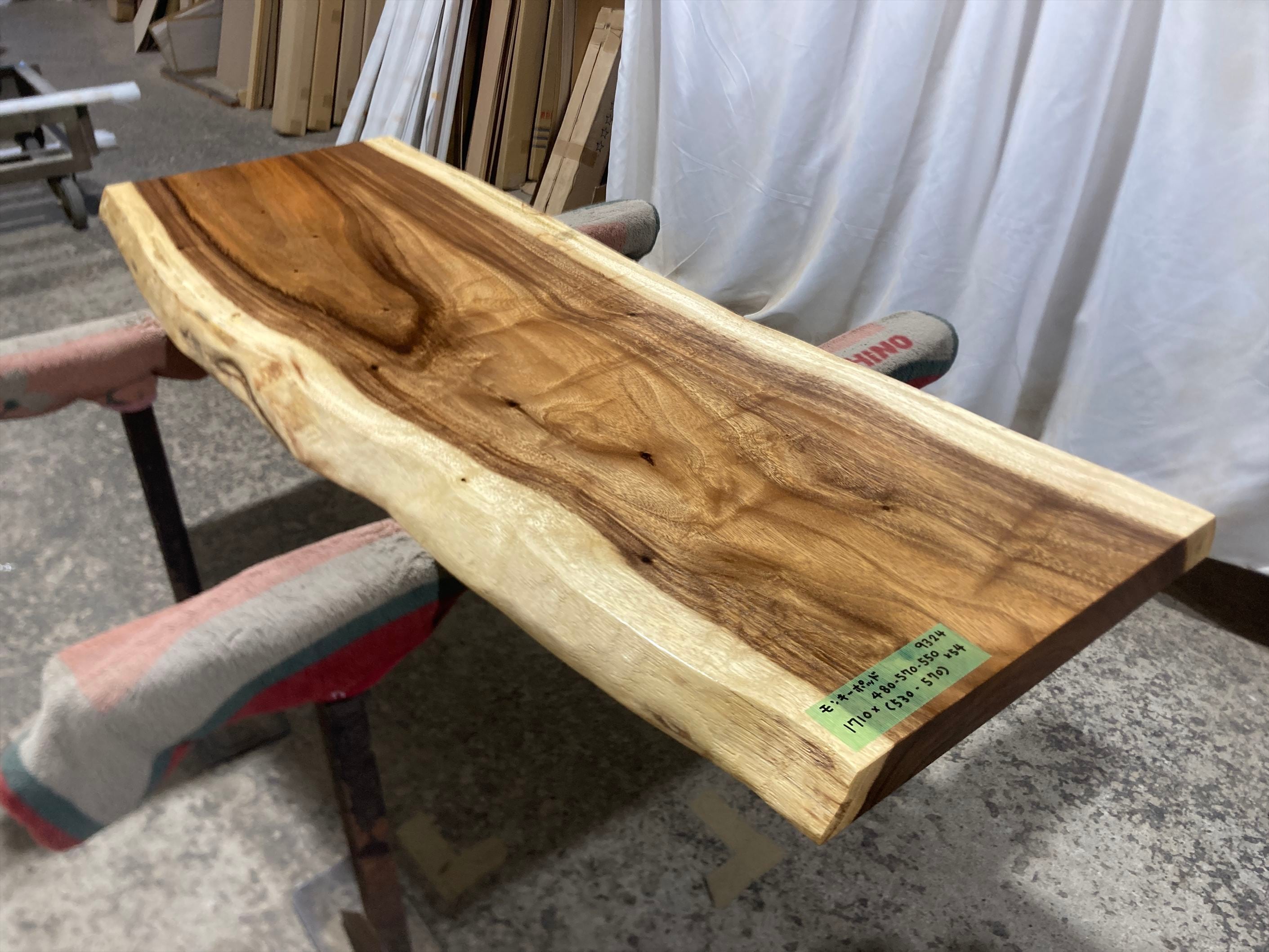 ローテーブル | 銘木無垢材一枚板の来宝綜合銘木工業株式会社