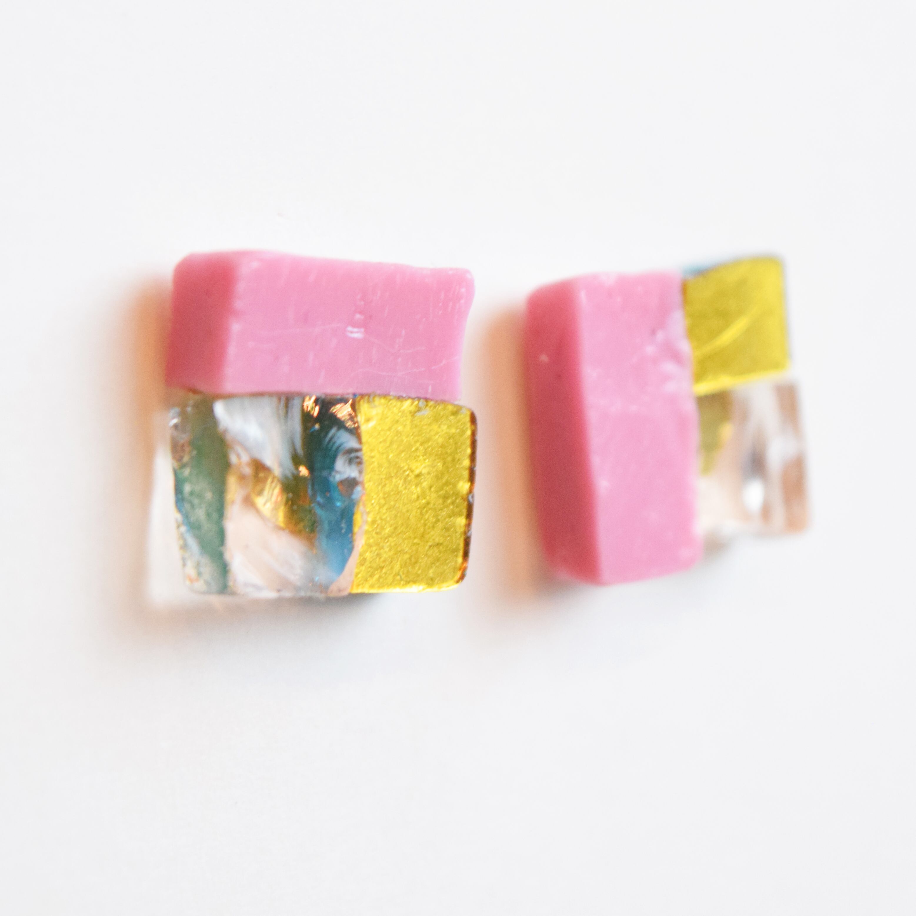 【ベーシック】ポストピアスM　ベリー×ゴールド×クリア