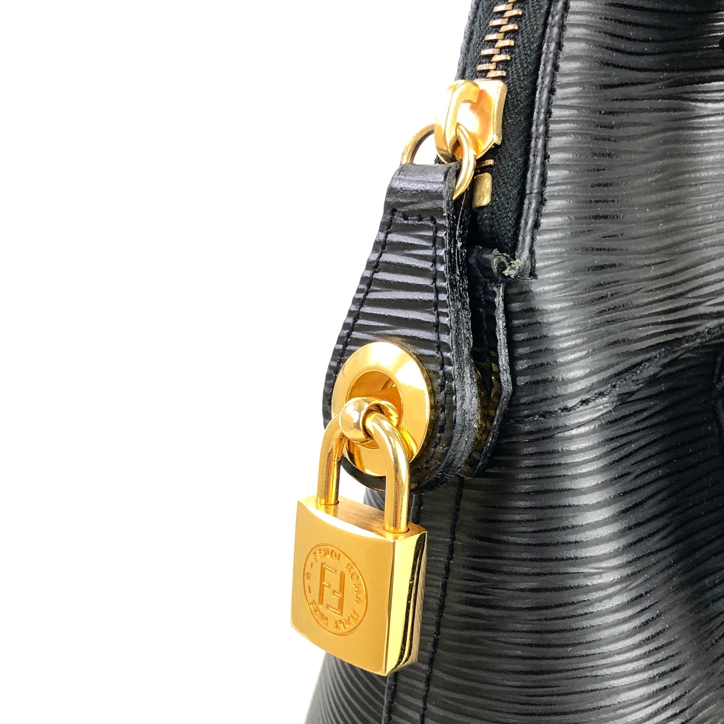 FENDI フェンディ ターンロック FF 型押しレザー ボリード 2WAY