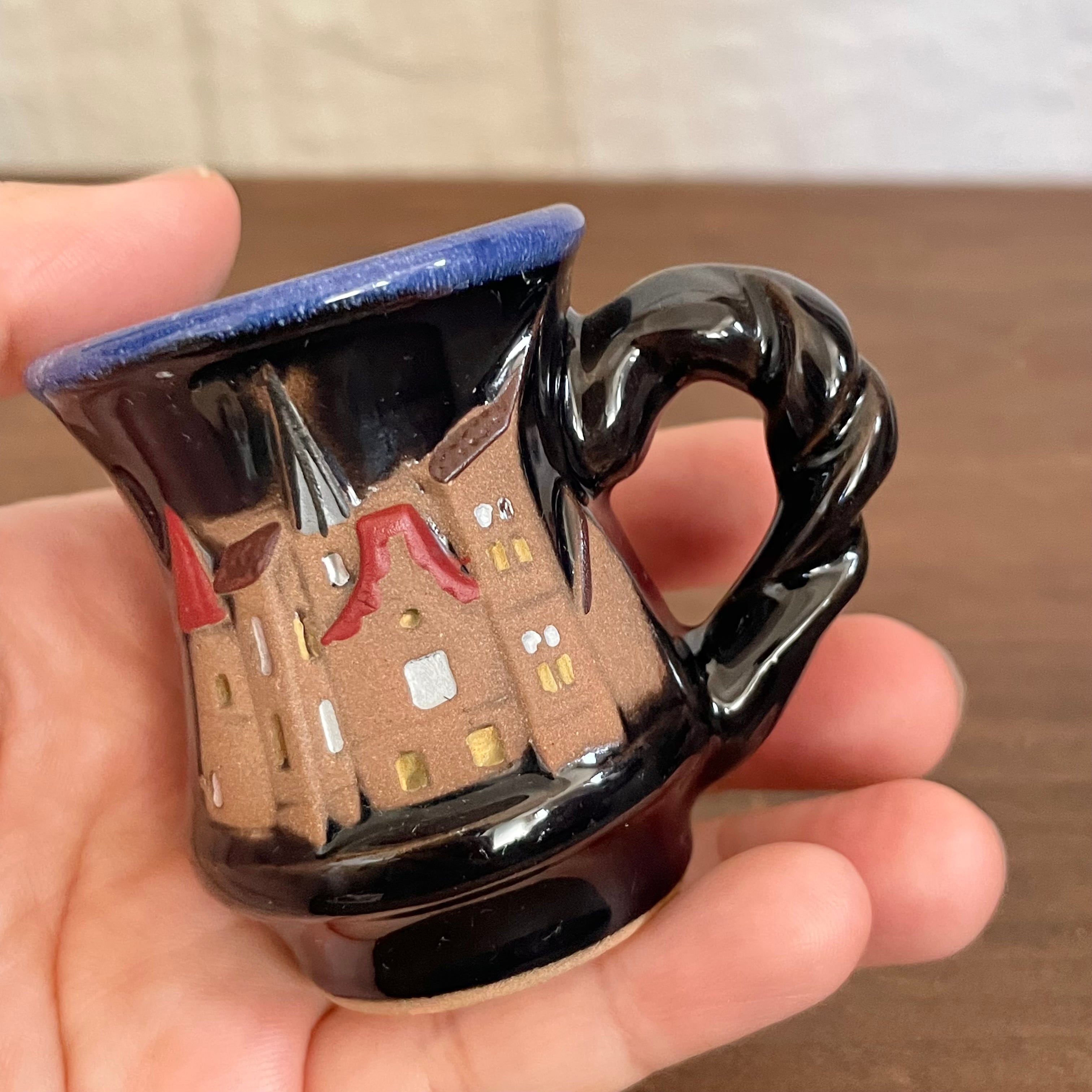 リトアニア　ルータさんの陶器　ピッチャーor花器　未使用 リトアニア ルータさんの陶器 ピッチャーor花器 未使用|mercari