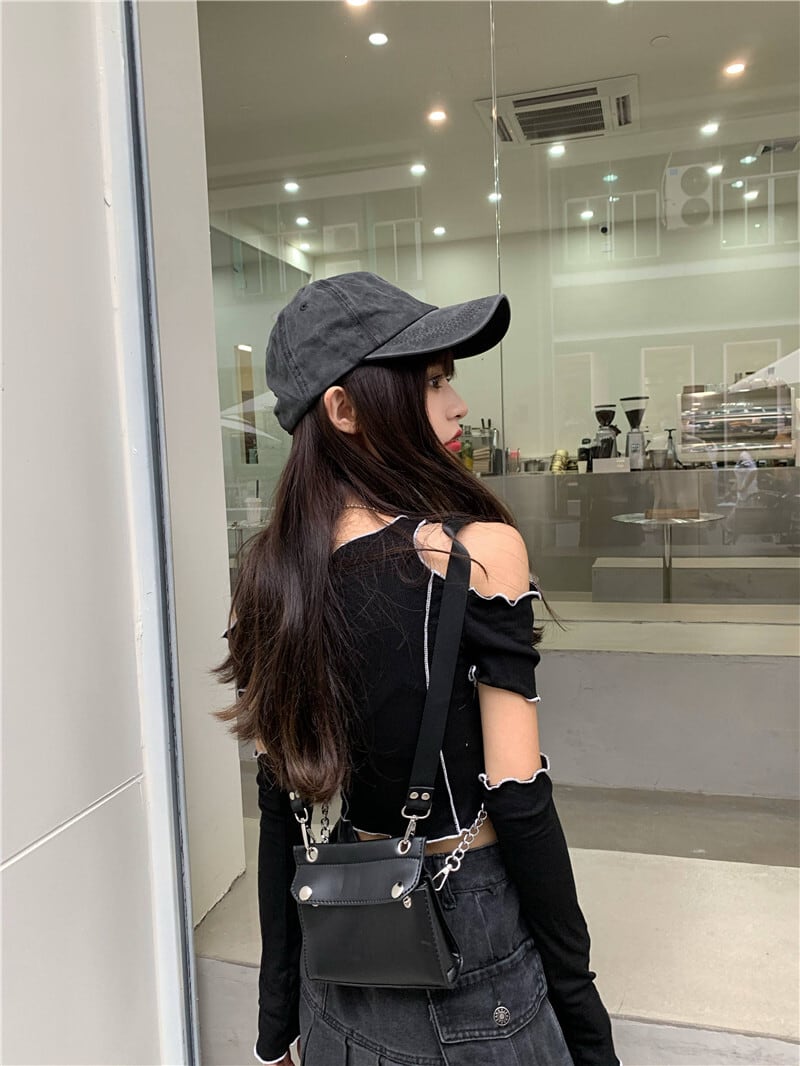 お値下げ不可jacquemus カットアウトオフショルダートップス-