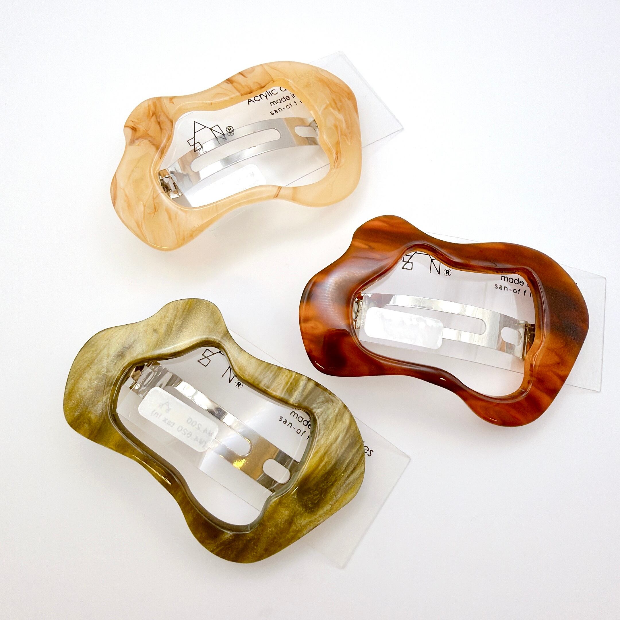 sAn hole barrette