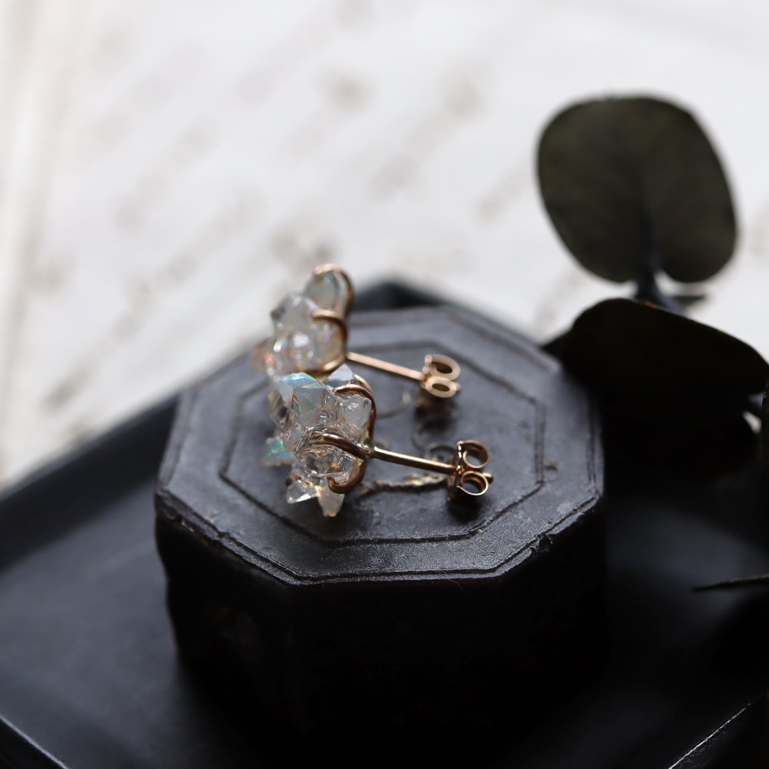 オパールとダイヤモンドクォーツのピアス | witch/花石:鉱物植物