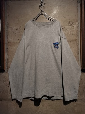 【Caka】“JNCO” One Point Logo Embroidery L/S Tee