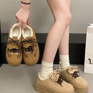 【送料無料】 スニーカー 2色 靴 シューズ 裏起毛 寒さ対策 もこもこ 裏ボア ラウンドトゥ 丸トゥ 編み上げ レースアップ 靴ひも バンド スエード ファー ボア素材 可愛い 大人可愛い きれいめ シンプル カジュアル シック コンサバ 華やか 大人 上品 おしゃれ 主役級 こなれ感 高見え ヒョウ柄 レオパード 冬 防寒 温かい お呼ばれ レディース 女性用 ママ 30代 40代 デート お出かけ 女子会 休日 お茶会 授業参観 垢抜け デイリーユース 普段使い ファッション コーデ スタイルアップ
