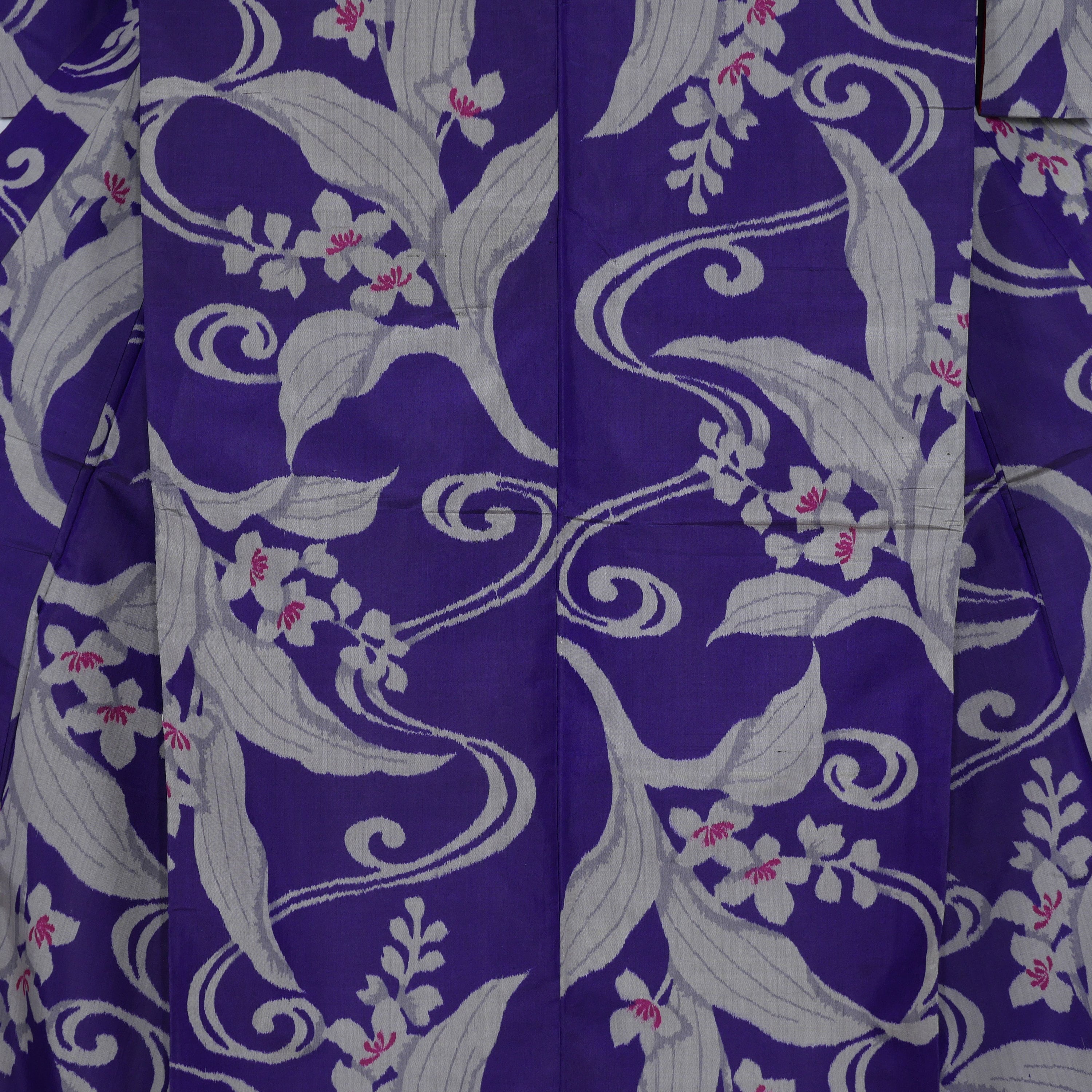 正絹 蘭模様 秩父銘仙着物 | Vintage purple meisen kimono with a