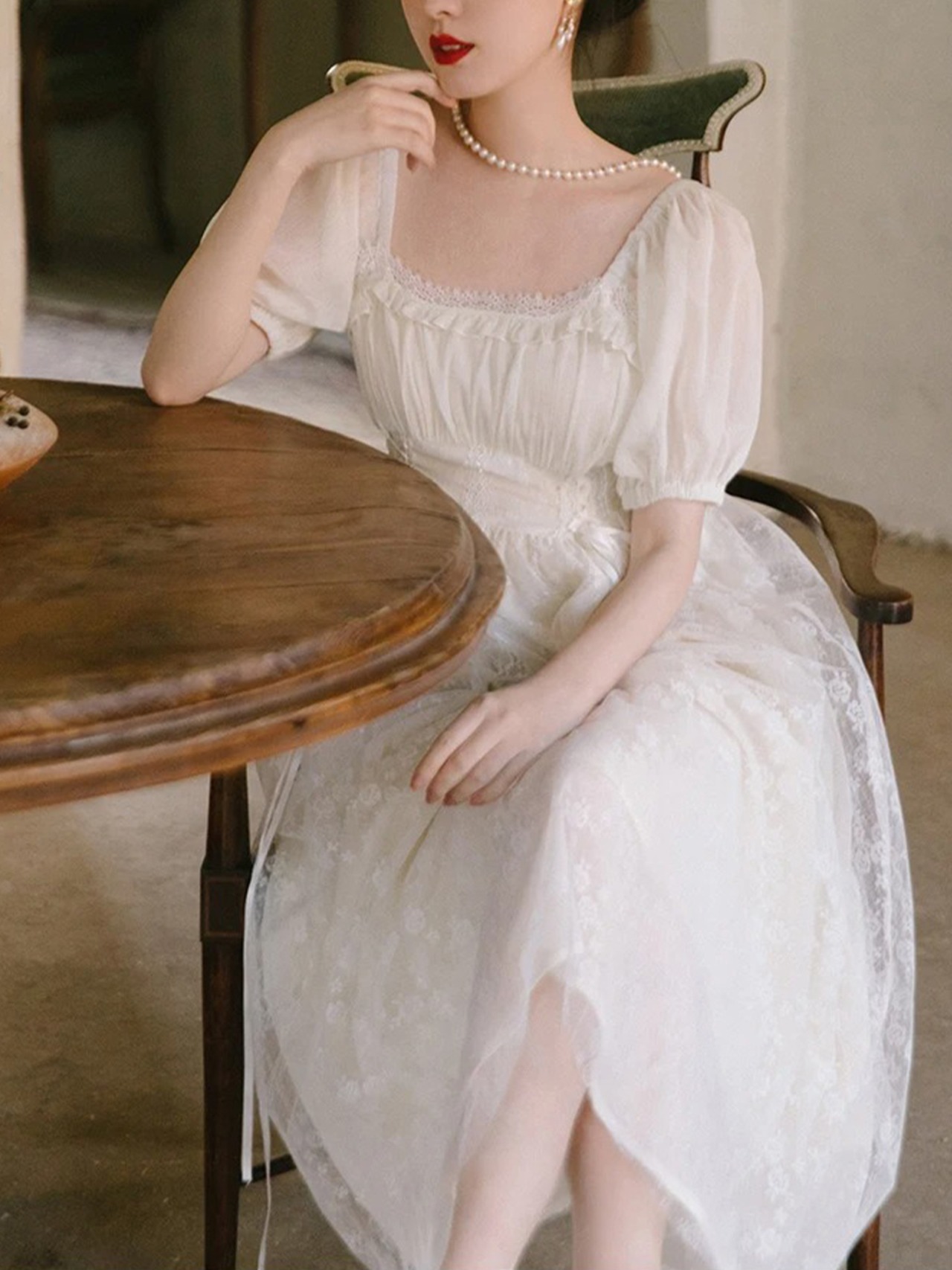 【0057】 Classic Lace White Short Sleeve Dress