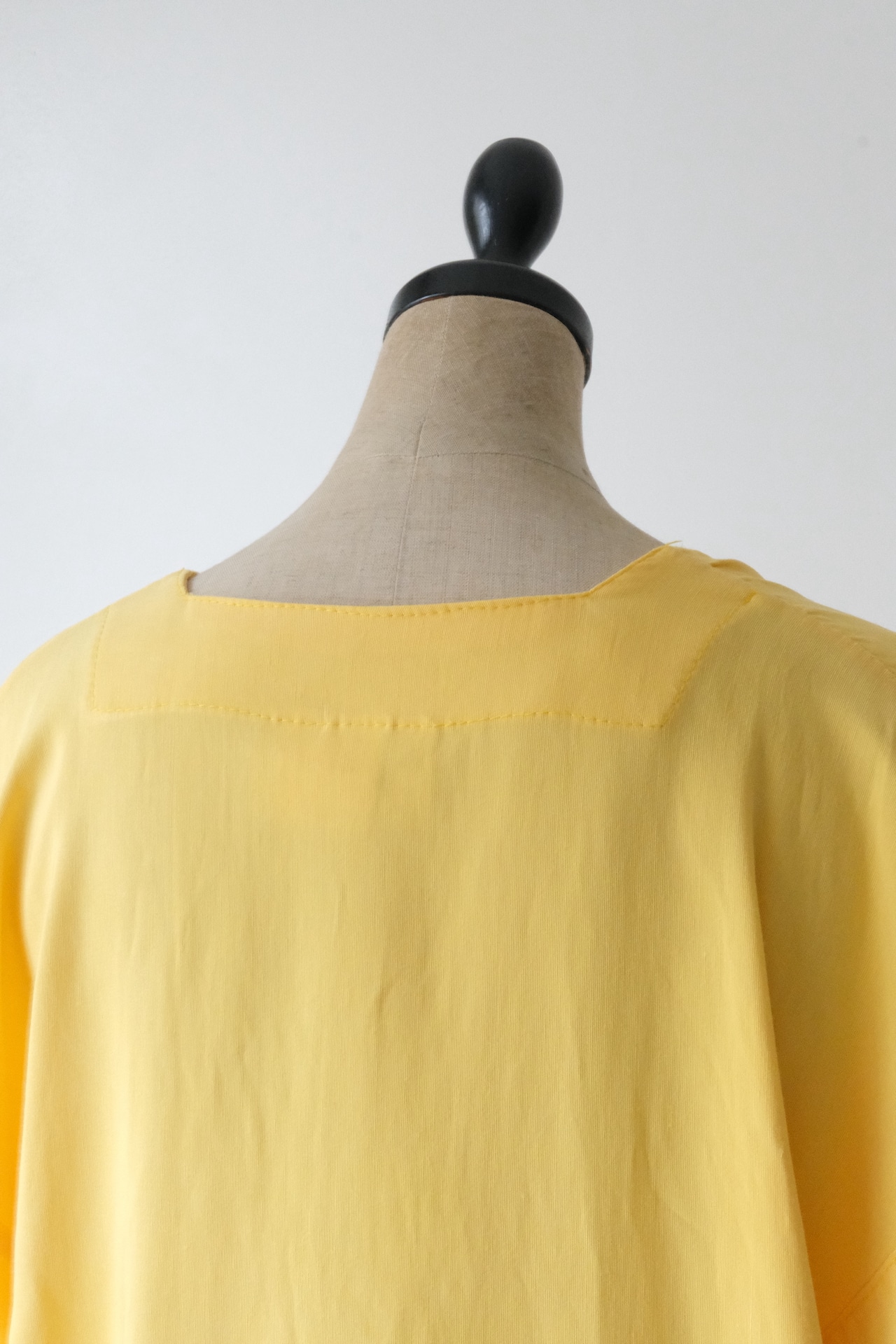 Cut-out yellow tunic Blouse