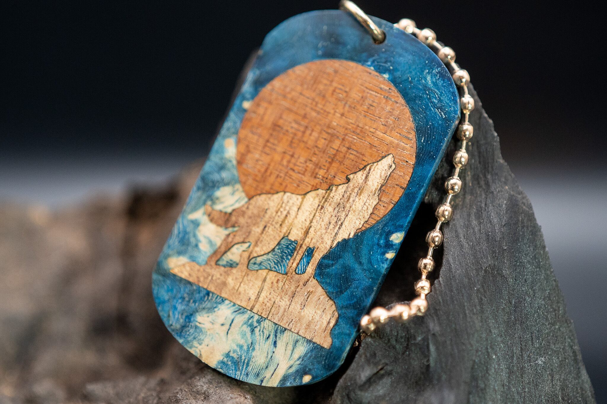 スタビライズウッド メープルバール 縮み杢ドッグタグ 象嵌 月と狼