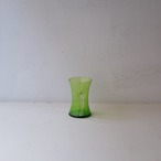 グリーンのマグ花瓶