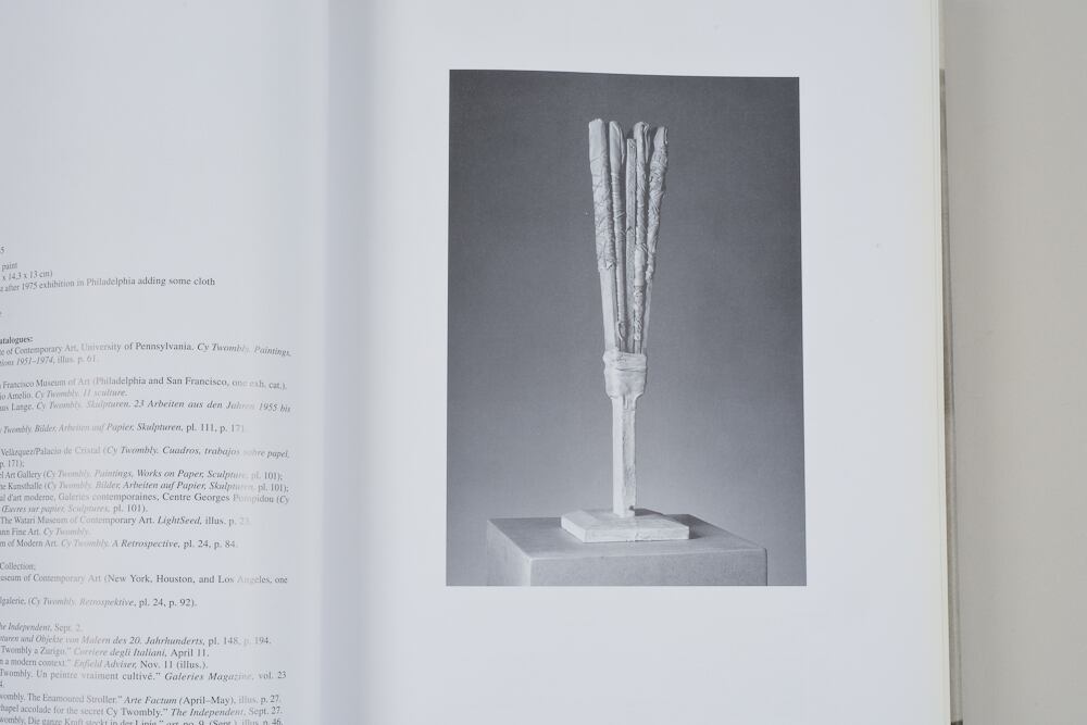 洋書 CATALOGUE RAISONNE OF SCULPTURE ooMG4jXpyMLo.max-1200x1200.jpg