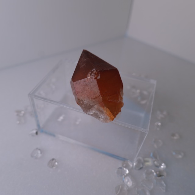 【虹色の輝きと幾重もの鉱物が織りなす、神秘の世界を宿す希少水晶】ELOクォーツ（ドリームコートレムリアンシードクリスタル）A　ポリッシュポイント60　G20_6