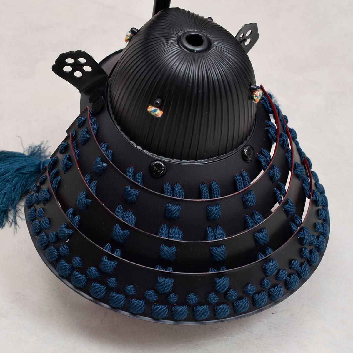 兜飾り【漆黒之兜 伊達政宗】おしゃれ｜コンパクト｜五月人形｜モダン