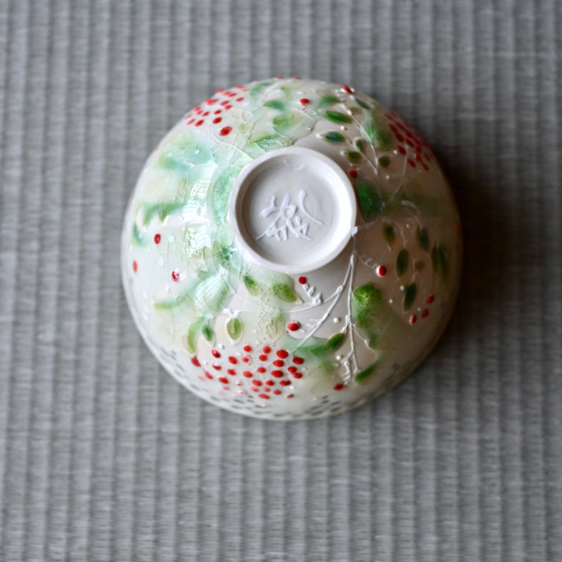 24.水辺のナンテン蛍手茶碗 (B) | 陶工房 みかガマ ＊ のぐちみか