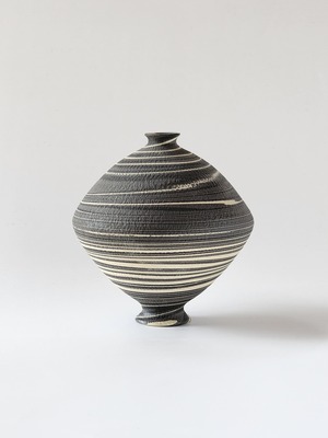 Form 03 — Black & White Neriage vessel