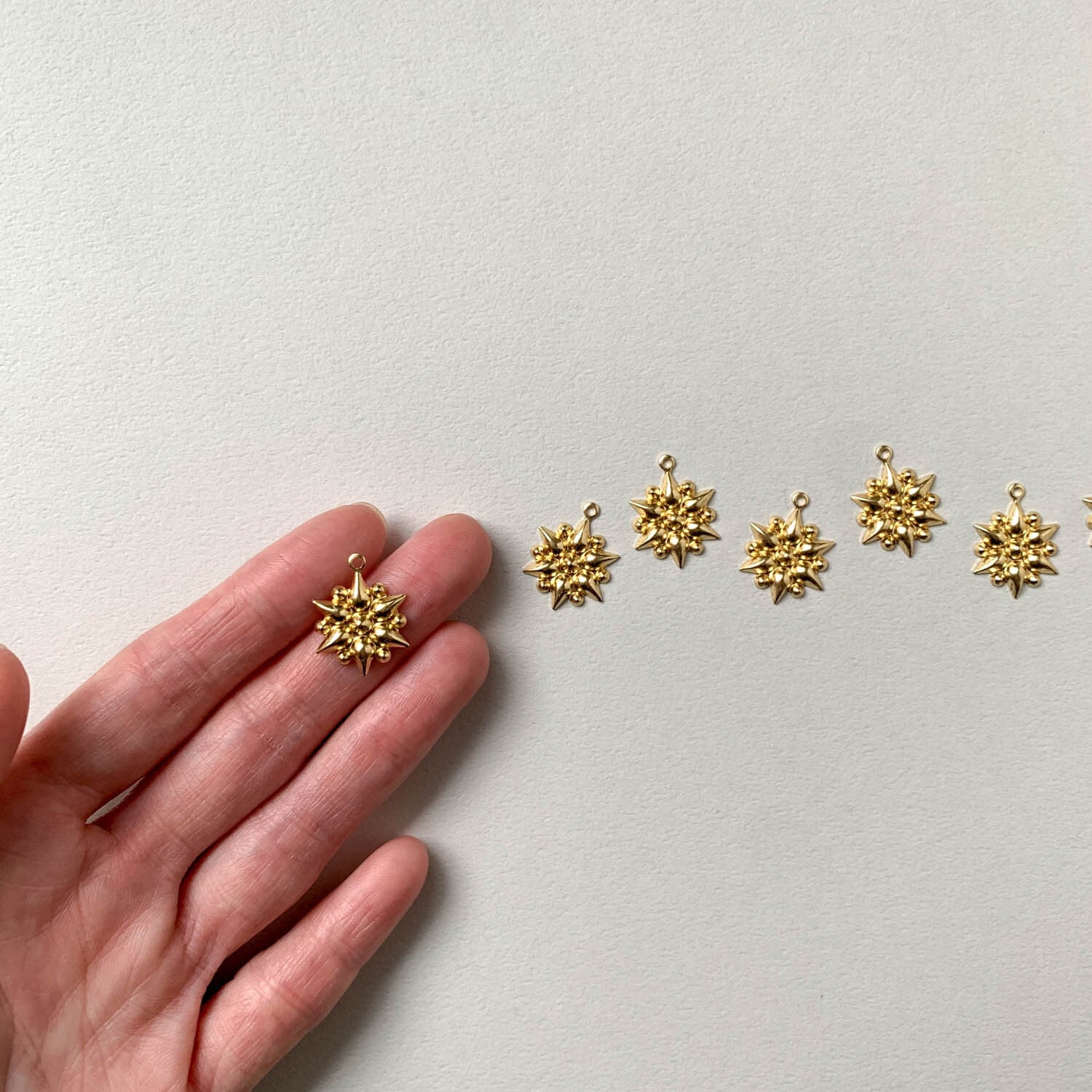 【古着屋さん専用】USA 真鍮フラワーセット USA真鍮 星花セッティングチャーム | Dua-アクセサリーパーツショップ