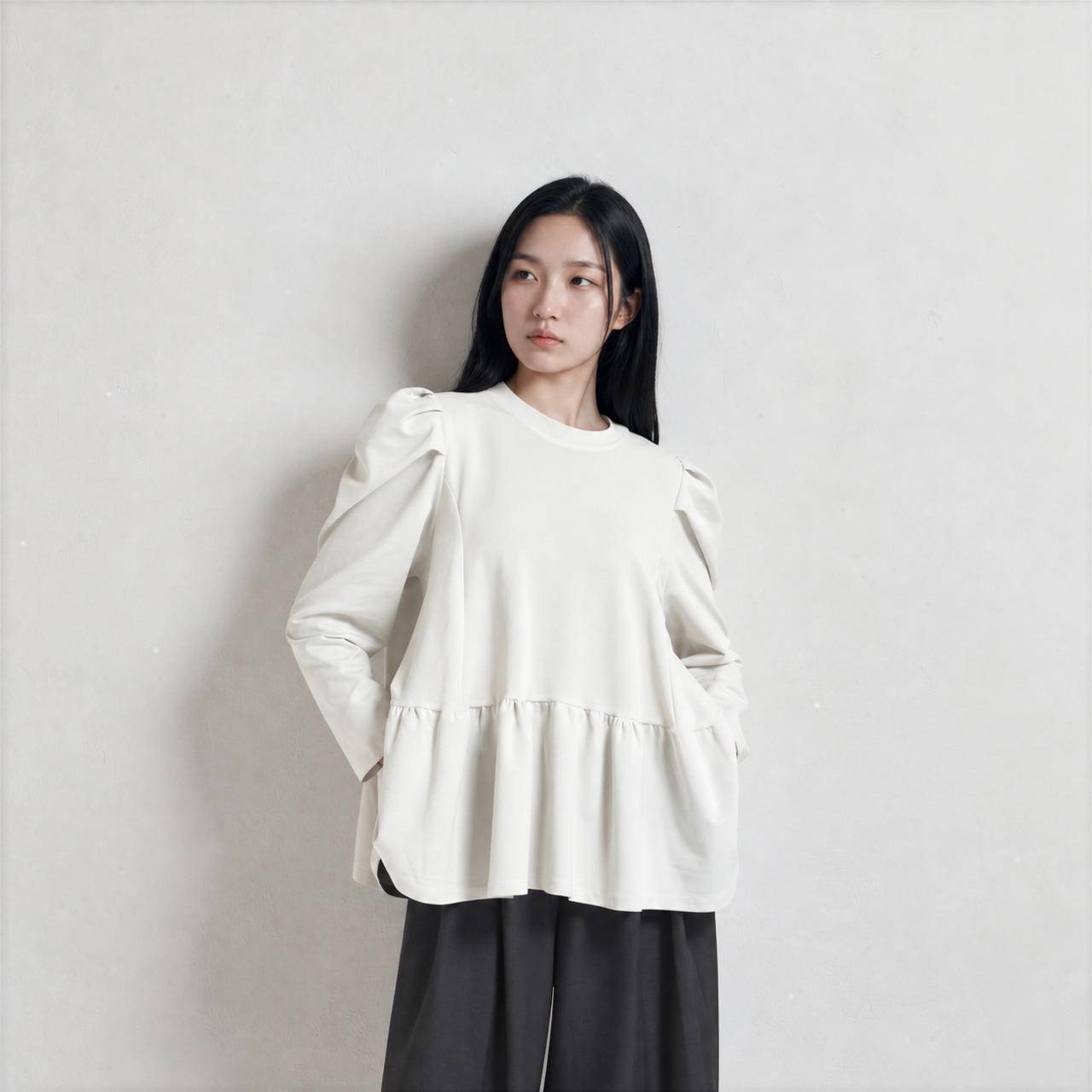 パフスリーブ ペプラムトップス