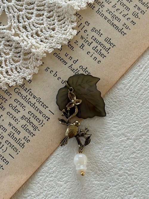 オリジナルパーツ 小鳥とMuguet すずらん  マザーオブパール ブラス アクリルパーツ アクセサリーパーツ